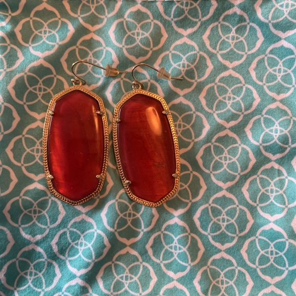 Kendra Scott Danielle Earrings || Gold, Burgundy - Picture 4 of 4